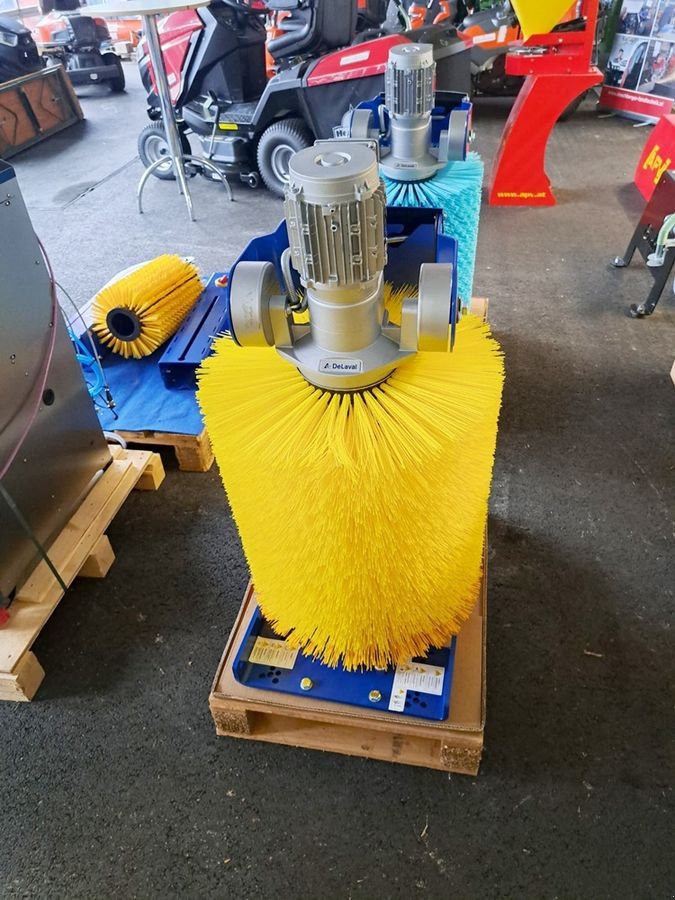 Sonstige Hoftechnik des Typs Alfa Laval Kuhbürste SCB, Neumaschine in St. Marienkirchen (Bild 3)