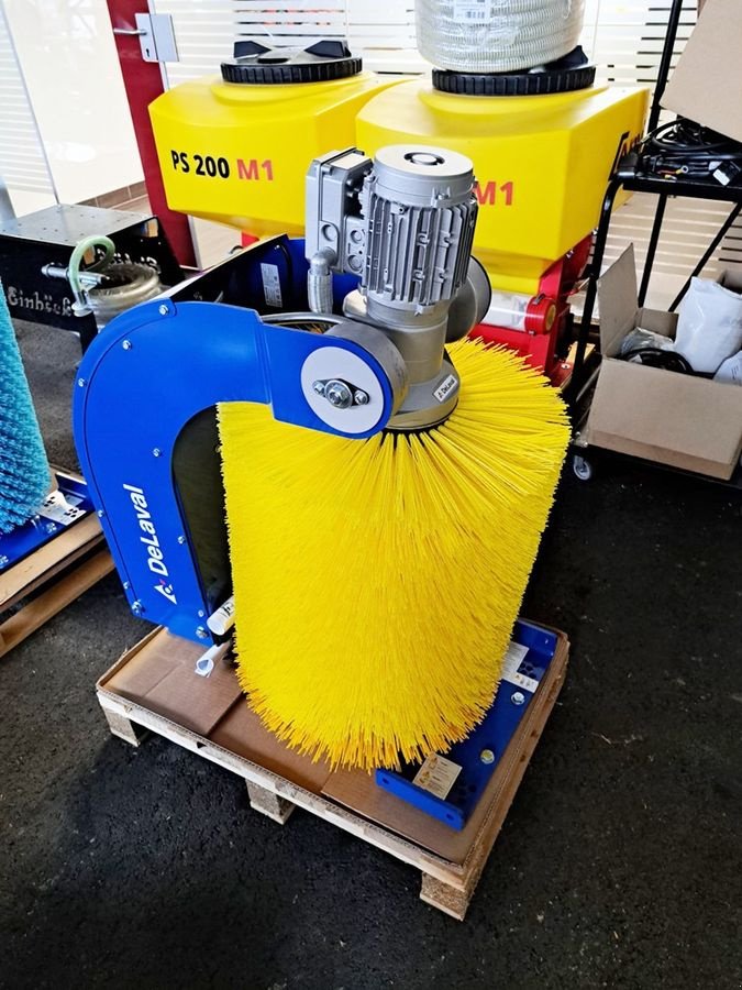 Sonstige Hoftechnik des Typs Alfa Laval Kuhbürste SCB, Neumaschine in St. Marienkirchen (Bild 2)