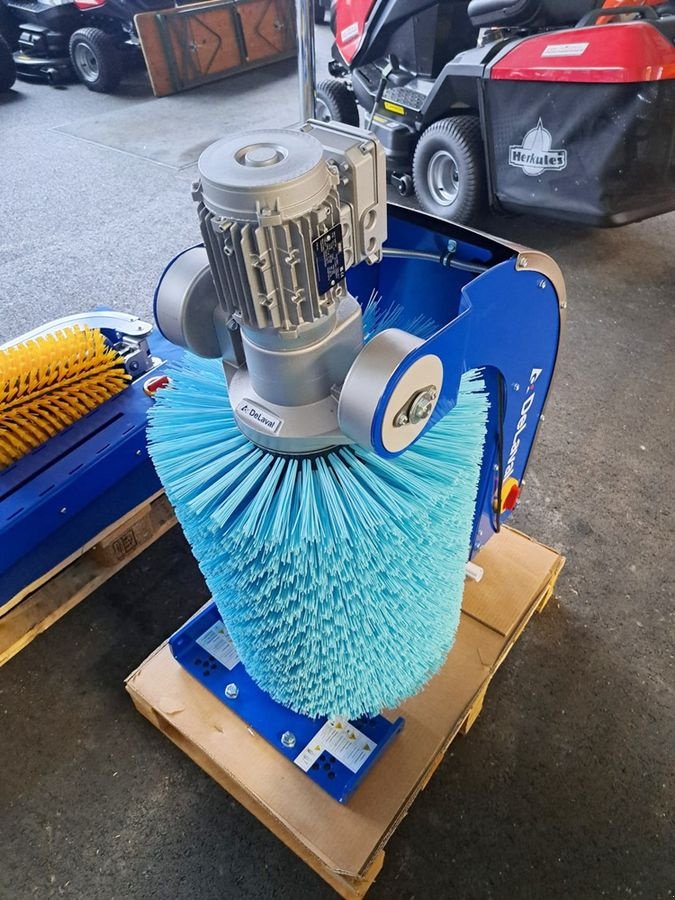 Sonstige Hoftechnik des Typs Alfa Laval Kuhbürste SCB, Neumaschine in St. Marienkirchen (Bild 6)