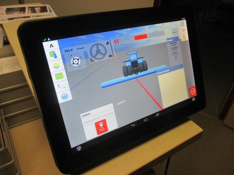 Parallelfahr-System des Typs Steyr Trimble XCN-2050 Spurführsystem, Neumaschine in St. Marienkirchen (Bild 2)