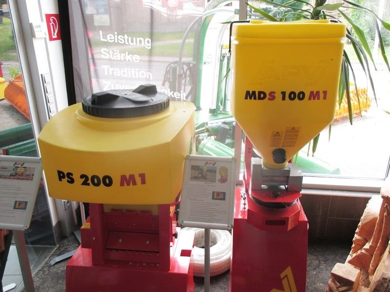 Striegel mit Nachsaateinrichtung des Typs APV PS 200 M1 pneum. Sägerät, Neumaschine in St. Marienkirchen (Bild 7)