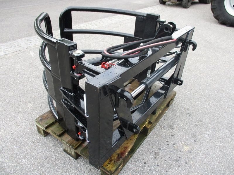 Frontladerzubehör des Typs Stekro Rundballengreifer, Neumaschine in St. Marienkirchen (Bild 6)