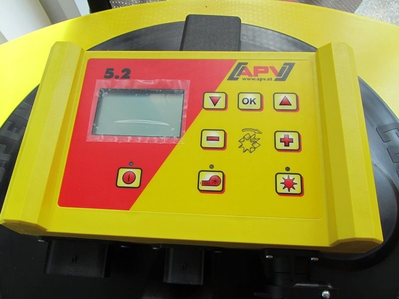 Striegel mit Nachsaateinrichtung des Typs APV MDP 100 M1 Multidosierer, Neumaschine in St. Marienkirchen (Bild 5)