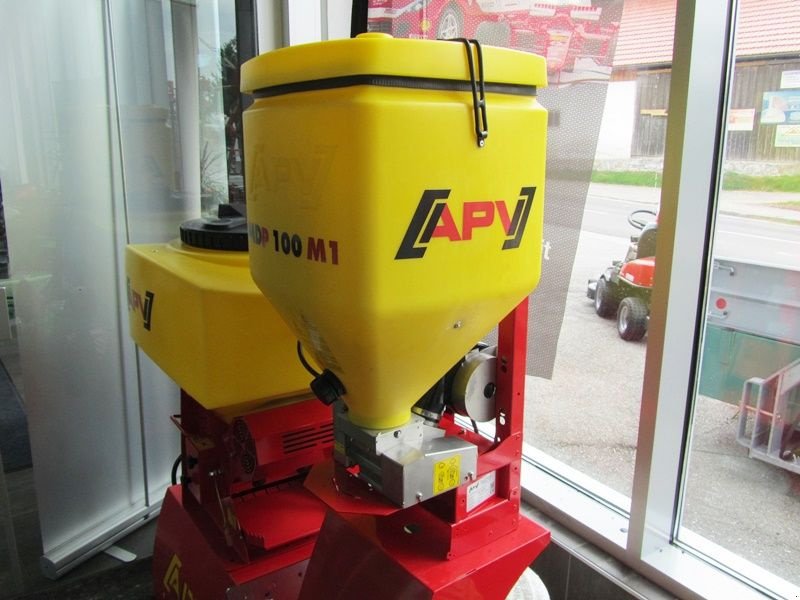 Striegel mit Nachsaateinrichtung des Typs APV MDP 100 M1 Multidosierer, Neumaschine in St. Marienkirchen (Bild 2)