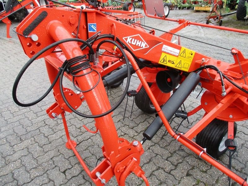 Kreiselheuer des Typs Kuhn GF 7902 Kreiselheuer, Neumaschine in St. Marienkirchen (Bild 4)