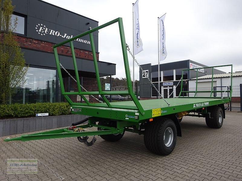 Ballentransportwagen des Typs PRONAR 2-achs Anhänger, Ballenwagen, Strohwagen, TO 25 M; 12,0 to, Neumaschine in Itterbeck (Bild 2)