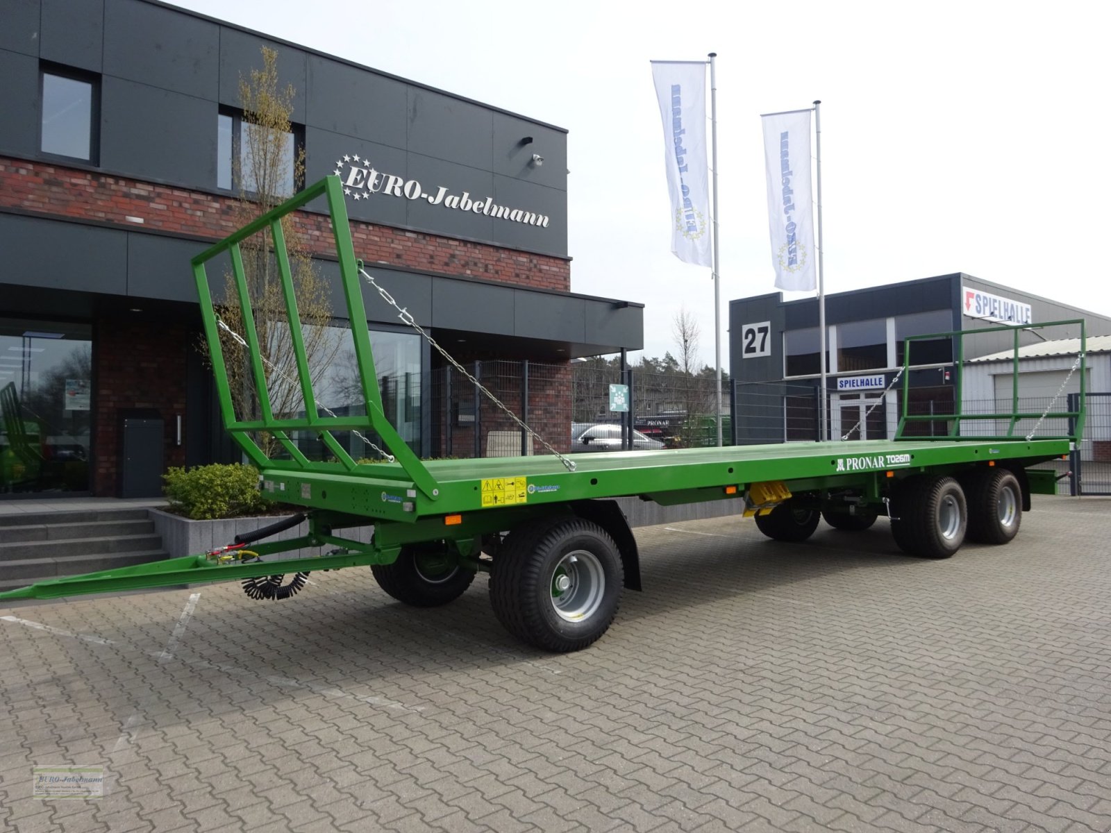 Ballentransportwagen des Typs PRONAR 3-Achs- Ballentransportwagen TO26 / T026, 18,0 to. z.G.G, Ballenwagen, Flachwagen, Neumaschine in Itterbeck (Bild 2)