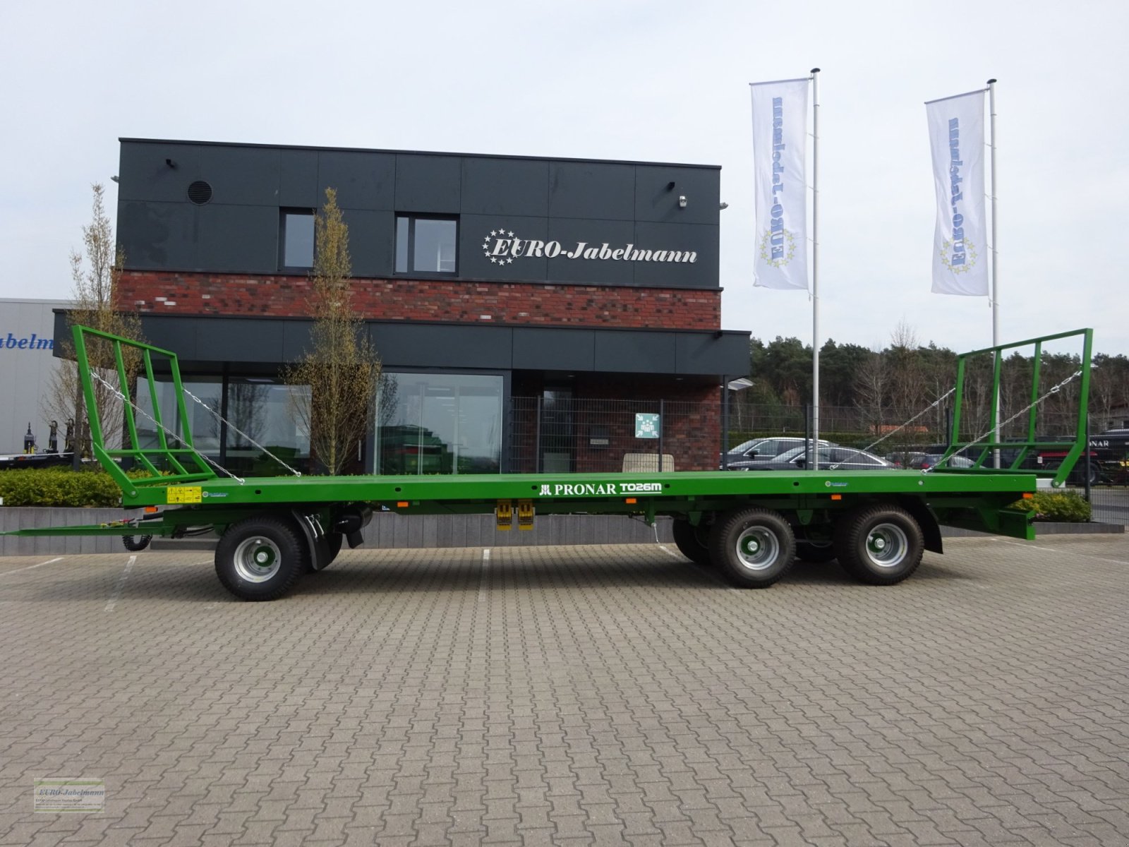 Ballentransportwagen des Typs PRONAR 3-Achs- Ballentransportwagen TO26 / T026, 18,0 to. z.G.G, Ballenwagen, Flachwagen, Neumaschine in Itterbeck (Bild 3)
