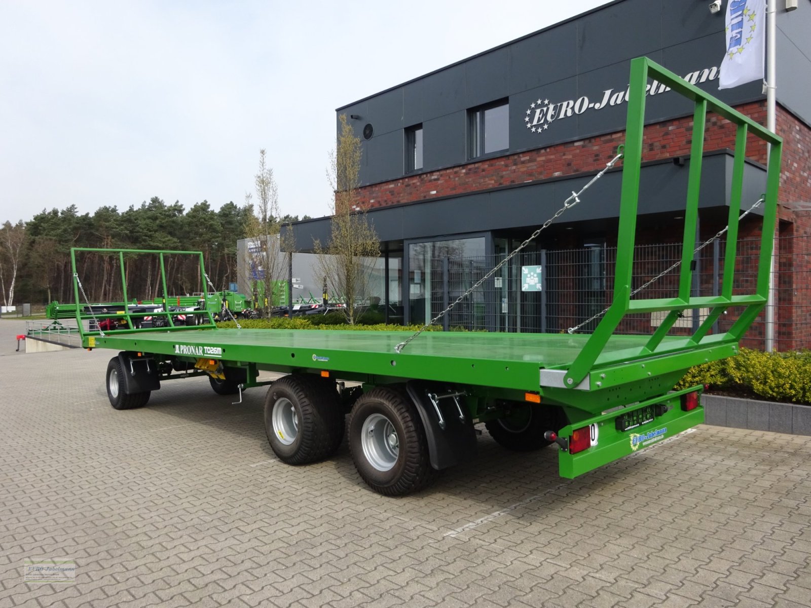 Ballentransportwagen des Typs PRONAR 3-Achs- Ballentransportwagen TO26 / T026, 18,0 to. z.G.G, Ballenwagen, Flachwagen, Neumaschine in Itterbeck (Bild 5)