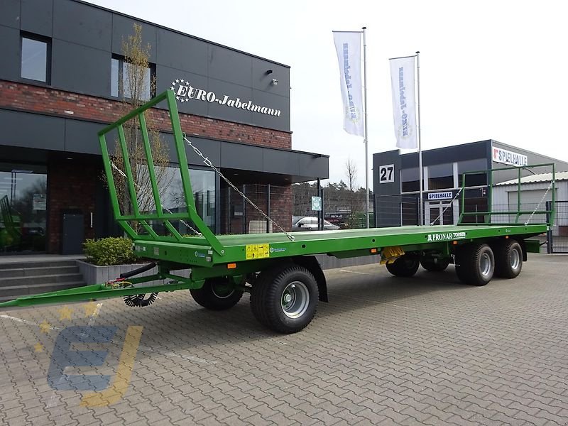 Ballentransportwagen des Typs PRONAR 3-Achs- Ballentransportwagen TO26M / T026M / TO 26M / T0 26 M 18,0 to. z.G.G, Ballenwagen, Flachwagen, Neumaschine in Itterbeck (Bild 2)