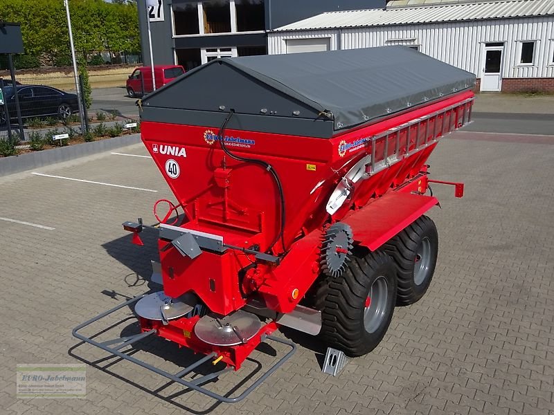 Düngerstreuer des Typs Unia Großflächenstreuer RCW 110 TD, Neumaschine in Itterbeck (Bild 21)