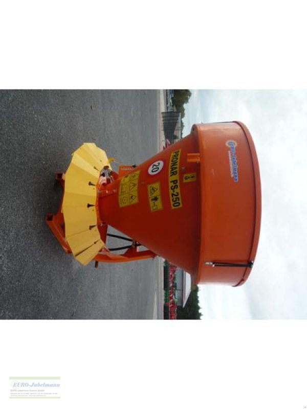 Schneepflug des Typs PRONAR Salzstreuer PS 250 / PS 250 M, NEU, Neumaschine in Itterbeck (Bild 8)