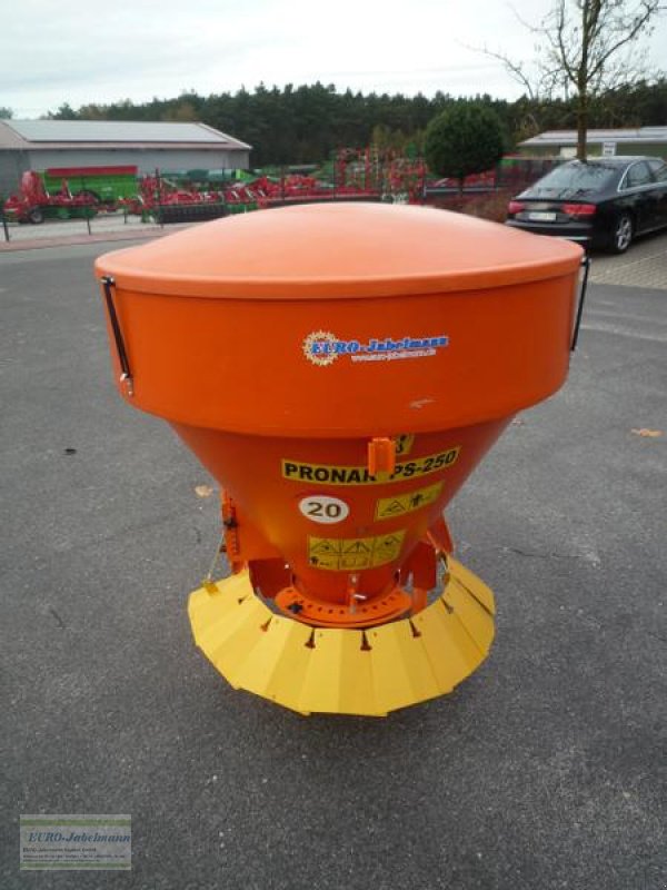 Schneepflug des Typs PRONAR Pronar Salz- Sandstreuer PS 250 / PS 250 M, NEU, Neumaschine in Itterbeck (Bild 17)