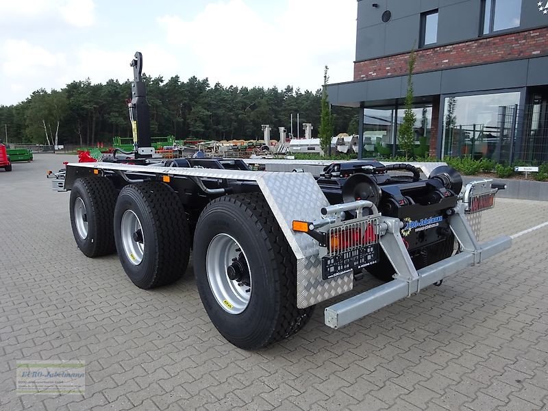 Abrollcontainer des Typs PRONAR Hakenlift  T 386, 34 to. zGG, Abrollkipper /  Containeranhänger / Containerfahrzeug / Abrollsystem / Abrollfahrzeug / Hakengerät Modell T 386, 33 to. Tridem, Neumaschine in Itterbeck (Bild 2)