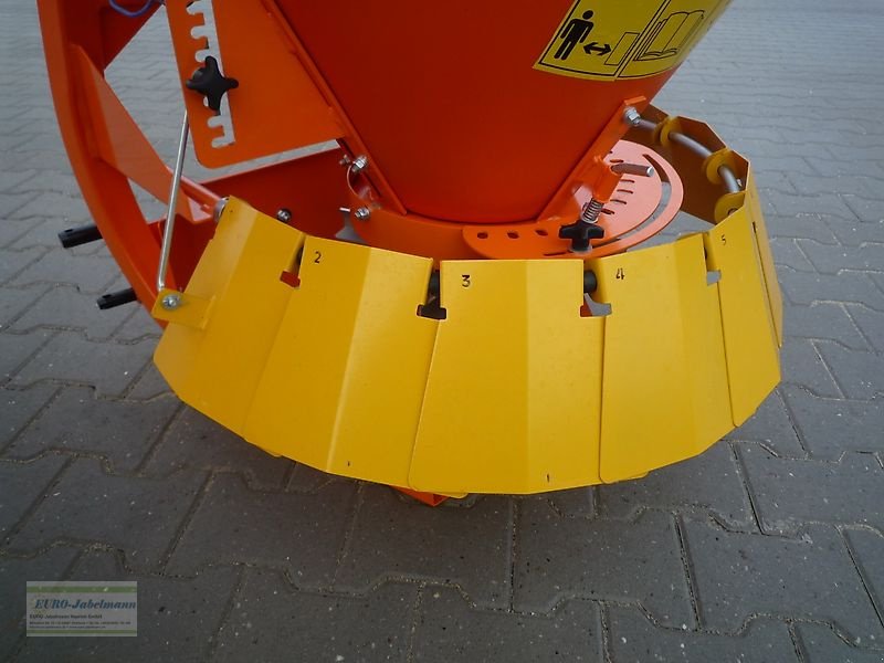 Schneepflug des Typs PRONAR Sand-Salz-Streuer PS 250 mit Gelenkwellenantrieb überjährig, Gebrauchtmaschine in Itterbeck (Bild 5)