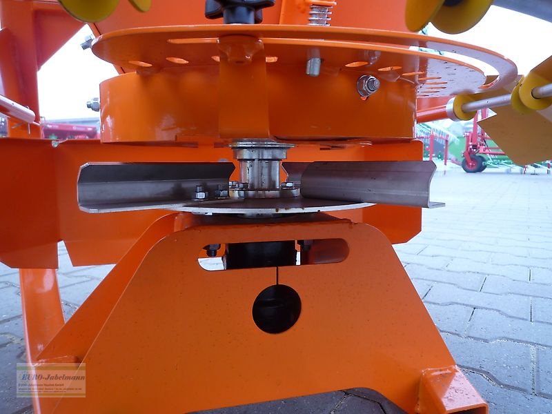 Sandstreuer & Salzstreuer des Typs PRONAR Sand-Salz-Streuer PS 250 mit Gelenkwellenantrieb überjährig, Gebrauchtmaschine in Itterbeck (Bild 8)