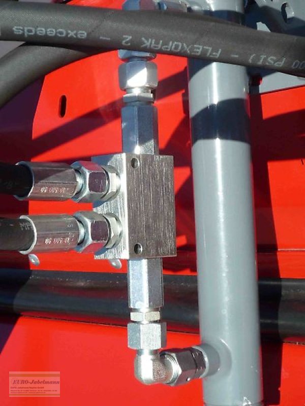 Kehrmaschine des Typs EURO-Jabelmann Schlepperkehrmaschinen 2,25 m, einschl. hydr. Entleerung, aus laufender Produktion, NEU, Neumaschine in Itterbeck (Bild 10)