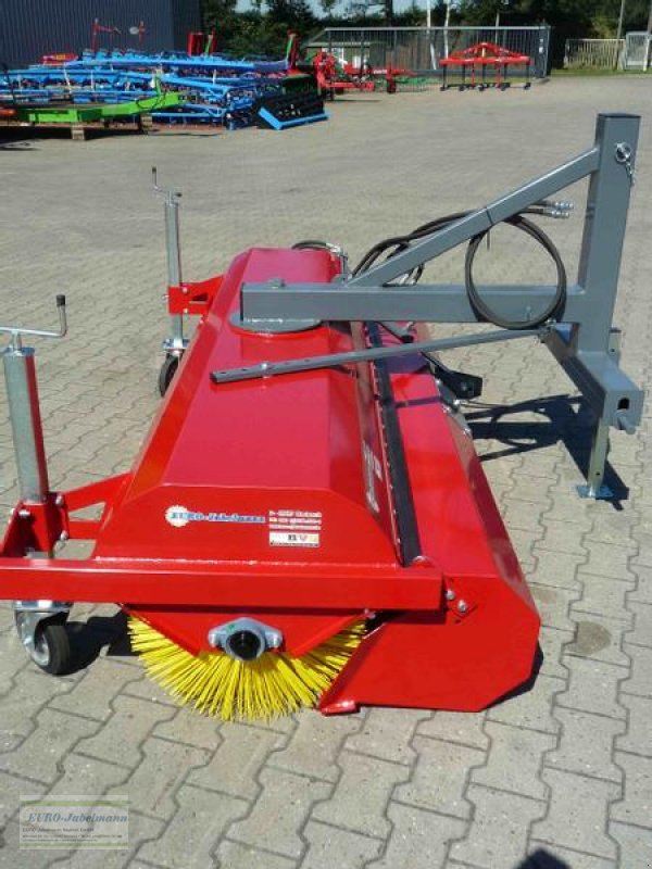 Kehrmaschine des Typs EURO-Jabelmann Schlepperkehrmaschinen 2,25 m, einschl. hydr. Entleerung, aus laufender Produktion, NEU, Neumaschine in Itterbeck (Bild 3)