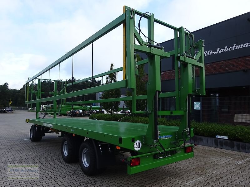 Ballentransportwagen des Typs PRONAR 3-Achs- Ballentransportwagen TO26M / T026M, 18,0 to. z.G.G, mit hydraulischer Ladungssicherung, Neumaschine in Itterbeck (Bild 10)