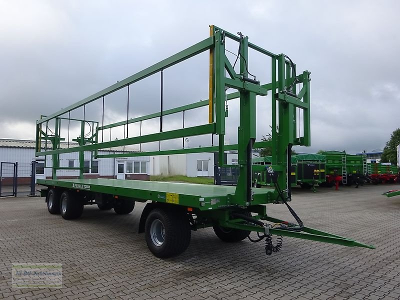 Ballentransportwagen des Typs PRONAR 3-Achs- Ballentransportwagen TO26M / T026M, 18,0 to. z.G.G, mit hydraulischer Ladungssicherung, Neumaschine in Itterbeck (Bild 4)