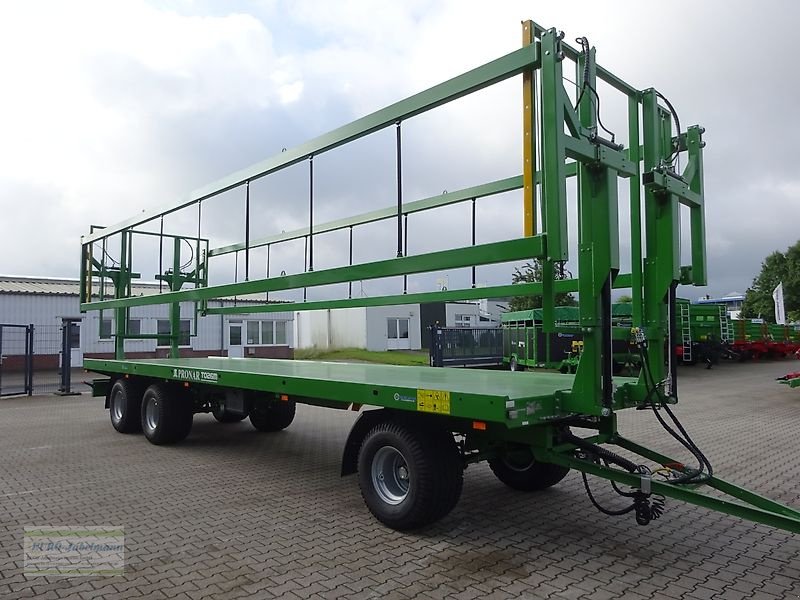 Ballentransportwagen des Typs PRONAR 3-achs Ballenwagen TO 26 M einschl.  hydr. Ladungssicherung, 18 to, NEU, Neumaschine in Itterbeck (Bild 13)
