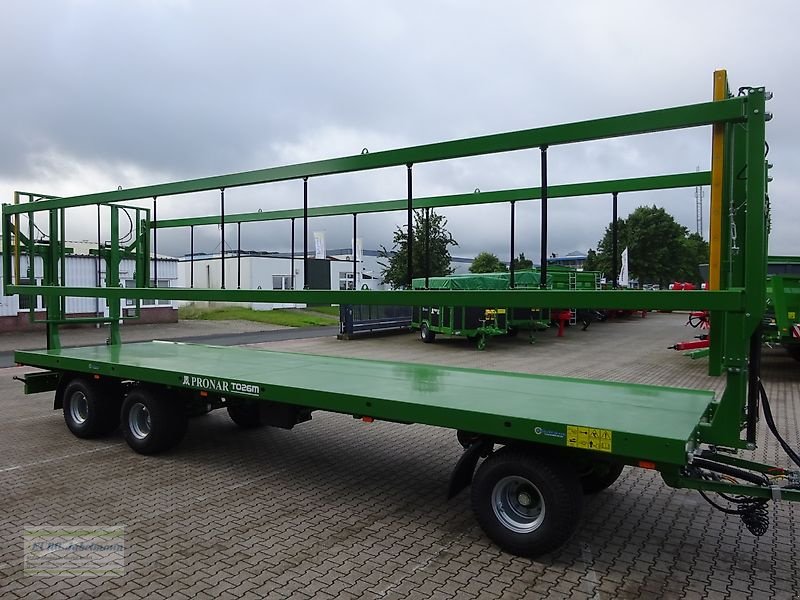 Ballentransportwagen des Typs PRONAR 3-achs Ballenwagen TO 26 M einschl.  hydr. Ladungssicherung, 18 to, NEU, Neumaschine in Itterbeck (Bild 8)