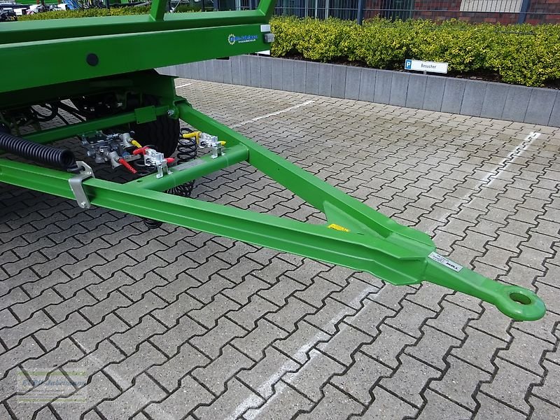 Ballentransportwagen des Typs PRONAR 2-achs Anhänger, Ballenwagen, Strohwagen, TO 22 / TO 22 M; Druckl. (10,0 to), Auflauf (8 to), NEU, Neumaschine in Itterbeck (Bild 3)