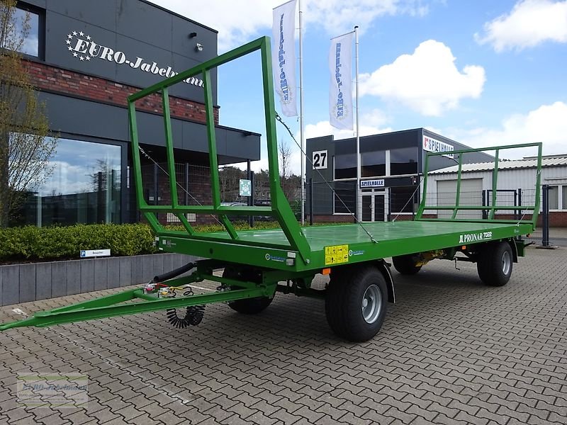 Ballentransportwagen des Typs PRONAR 2-achs Anhänger, Ballenwagen, Strohwagen, TO 22 / TO 22 M; Druckl. (10,0 to), Auflauf (8 to), NEU, Neumaschine in Itterbeck (Bild 2)