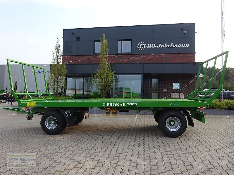 Ballentransportwagen des Typs PRONAR 2-achs Anhänger, Ballenwagen, Strohwagen, TO 25; 12 to, Neumaschine in Itterbeck (Bild 3)