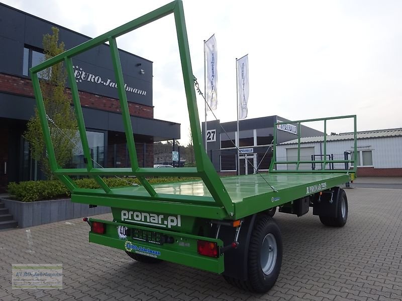 Ballentransportwagen des Typs PRONAR 2-achs Anhänger, Ballenwagen, Strohwagen, TO 25; 12 to, Neumaschine in Itterbeck (Bild 10)