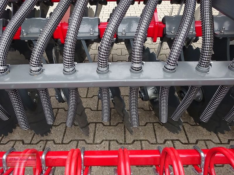 Drillmaschinenkombination des Typs Unia Zwischenfruchtdrillmaschine, Alfa 3,00 m, 25 Reihen, NEU, Neumaschine in Itterbeck (Bild 10)