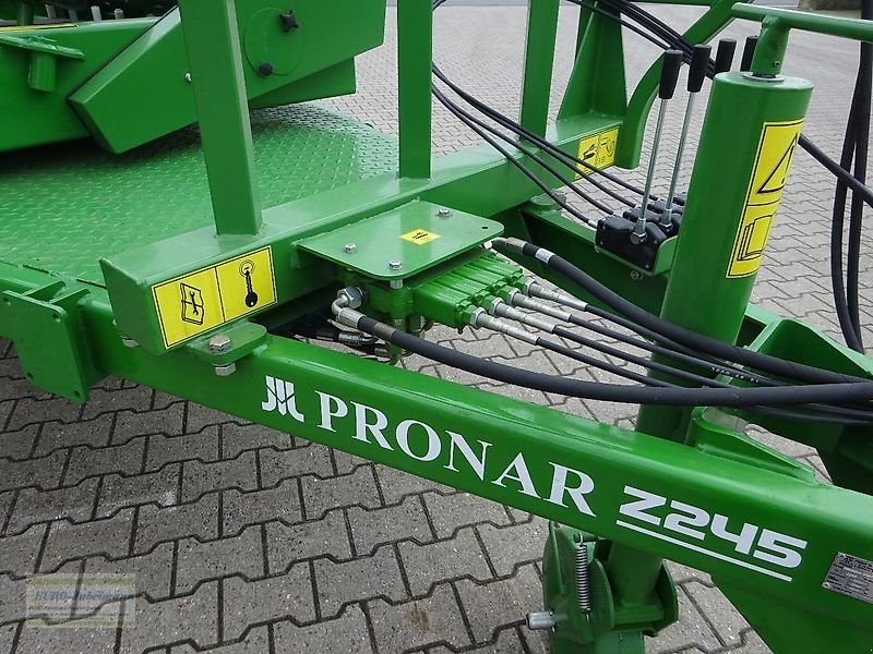 Ballenwickler des Typs PRONAR Ballenwickelgerät Z 245 NEU, Neumaschine in Itterbeck (Bild 21)