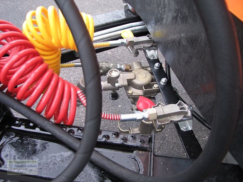 Sandstreuer & Salzstreuer des Typs PRONAR Salz- Sandstreuer T 130, ca. 2 m², NEU, Neumaschine in Itterbeck (Bild 8)