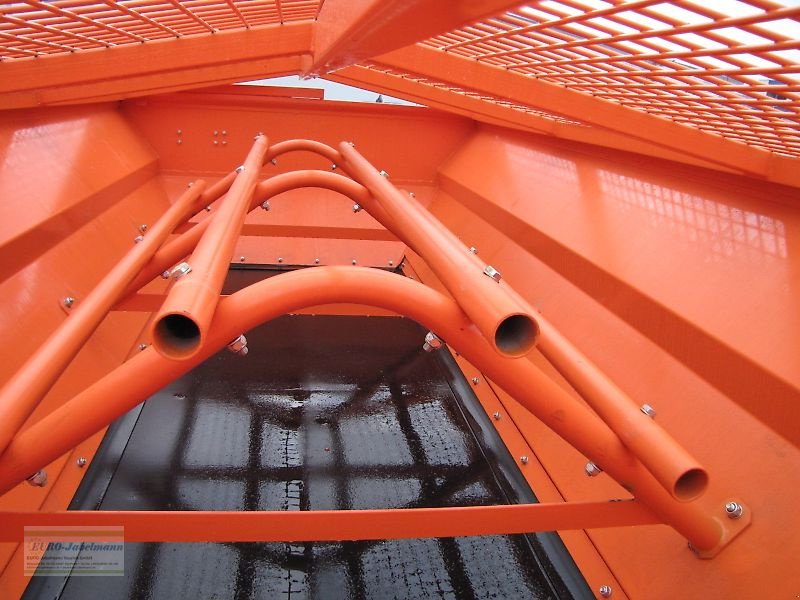 Sandstreuer & Salzstreuer des Typs PRONAR Salz- Sandstreuer T 130, ca. 2 m², NEU, Neumaschine in Itterbeck (Bild 5)