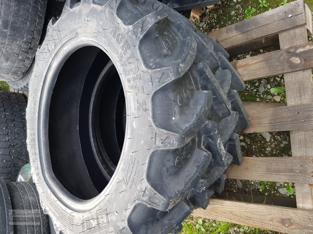 Reifen des Typs BKT 280/70R20, Neumaschine in Lichtenau Stadtgebiet (Bild 1)