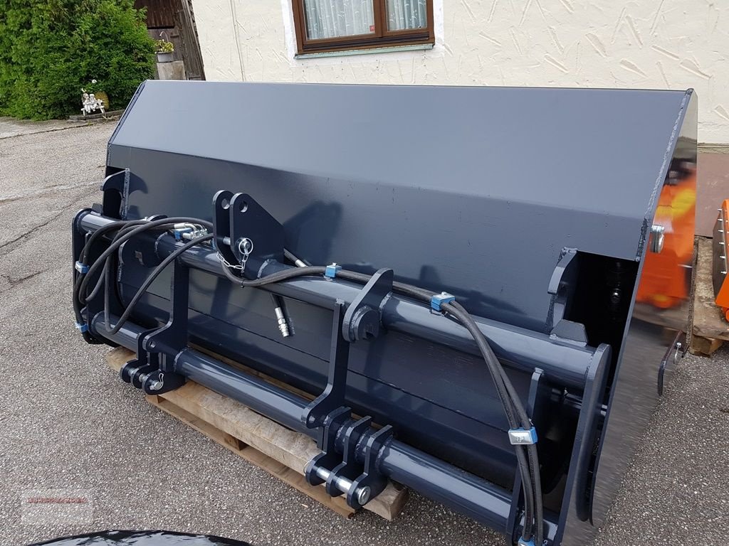 Frontladerzubehör des Typs Dominator Hochkippschaufel Goliath 240 cm 2m³, Neumaschine in Tarsdorf (Bild 1)