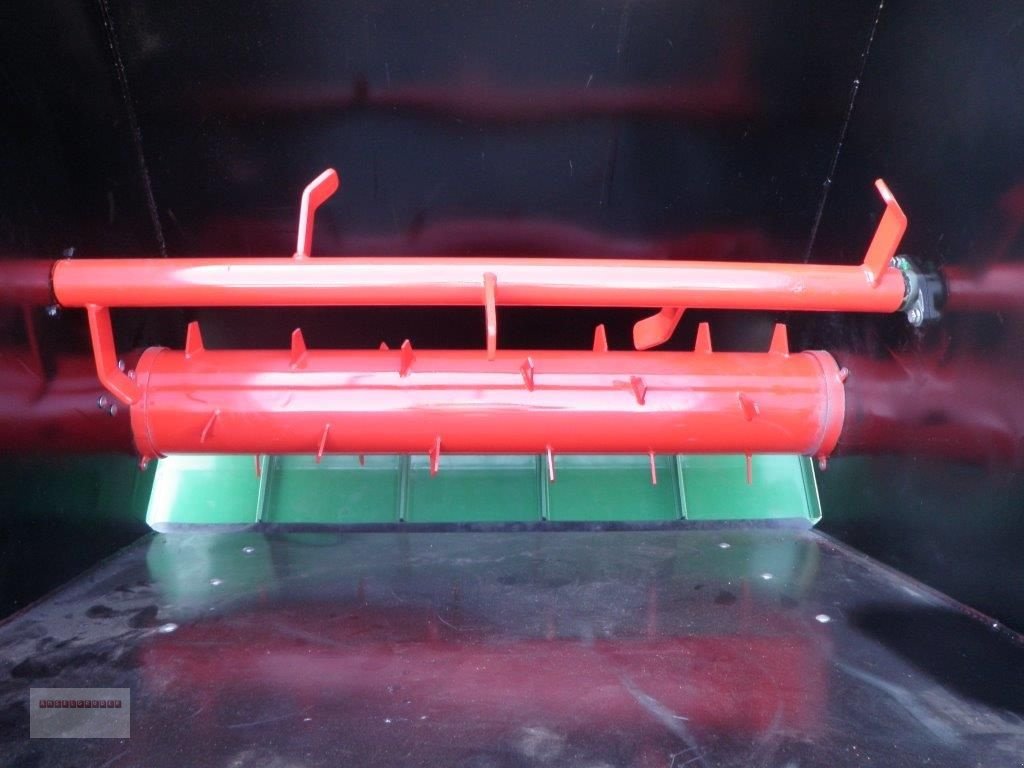 Frontladerzubehör des Typs Dominator Einstreugerät NEU für Hoflader, Frontlader uvm., Neumaschine in Tarsdorf (Bild 4)
