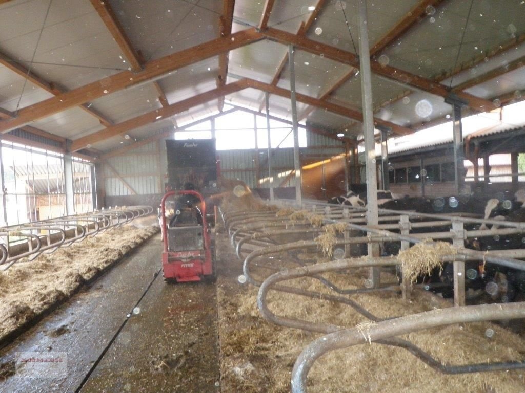 Frontladerzubehör des Typs Dominator Einstreugerät NEU für Hoflader, Frontlader uvm., Neumaschine in Tarsdorf (Bild 3)