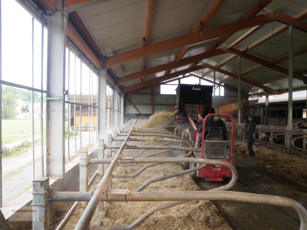 Frontladerzubehör des Typs Dominator Einstreugerät NEU für Hoflader, Frontlader uvm., Neumaschine in Tarsdorf (Bild 2)