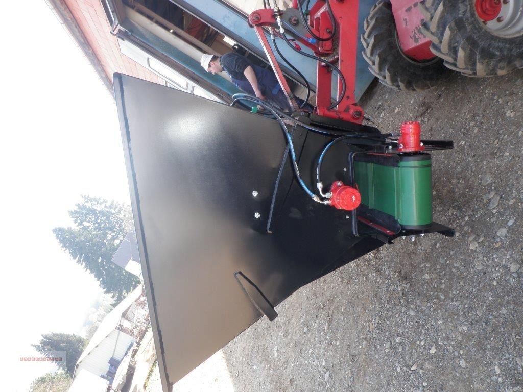 Frontladerzubehör des Typs Dominator Einstreugerät NEU für Hoflader, Frontlader uvm., Neumaschine in Tarsdorf (Bild 6)