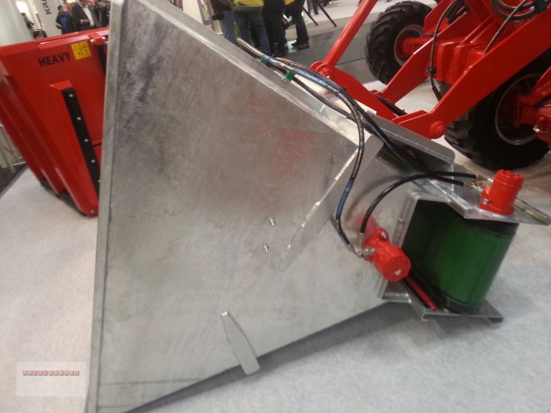 Frontladerzubehör des Typs Dominator Einstreugerät NEU für Hoflader, Frontlader uvm., Neumaschine in Tarsdorf (Bild 1)