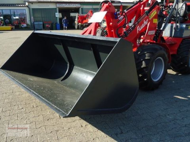 Frontladerzubehör des Typs Dominator Universalschaufel rund Großvolumen, Neumaschine in Tarsdorf (Bild 1)