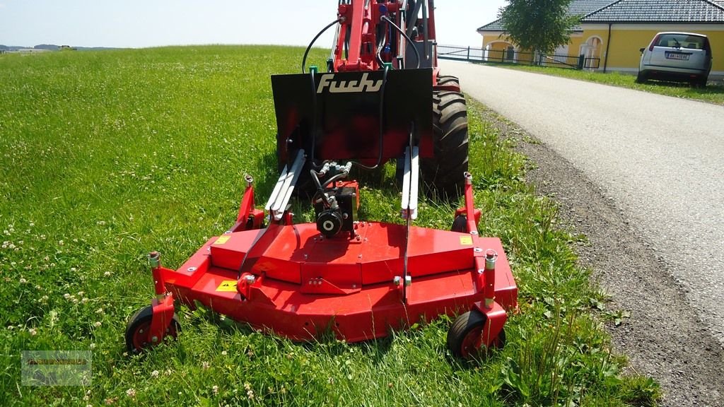Ladeschaufel des Typs Dominator Sichelmähwerk 150 cm mit Heckauswurf, Neumaschine in Tarsdorf (Bild 2)