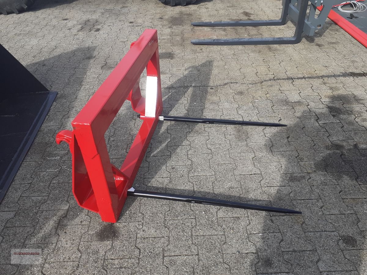 Frontladerzubehör des Typs Dominator Ballenspieß / Ballengabel mit EURO Aufnahme, Neumaschine in Tarsdorf (Bild 2)