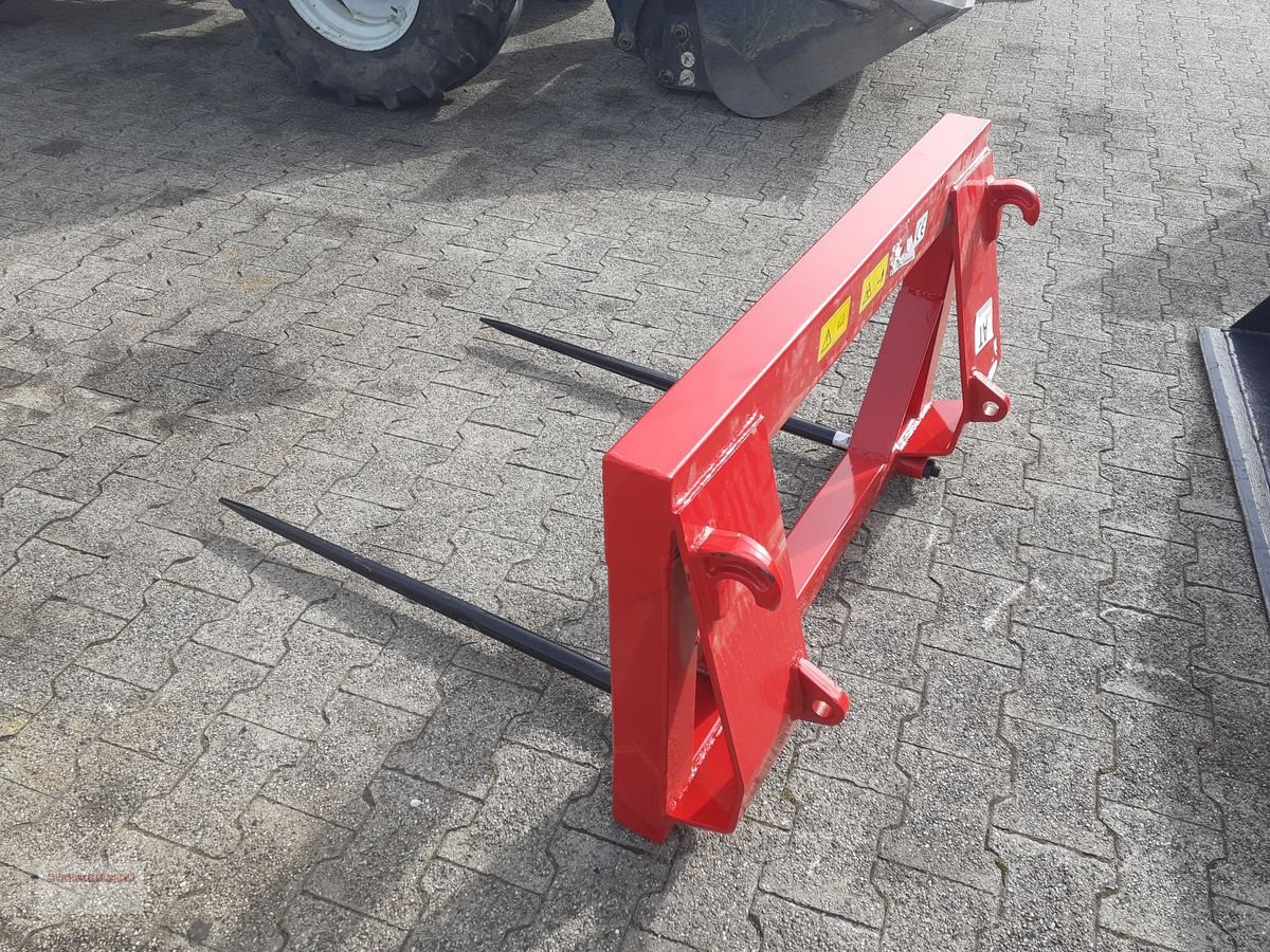 Frontladerzubehör des Typs Dominator Ballenspieß / Ballengabel mit EURO Aufnahme, Neumaschine in Tarsdorf (Bild 5)