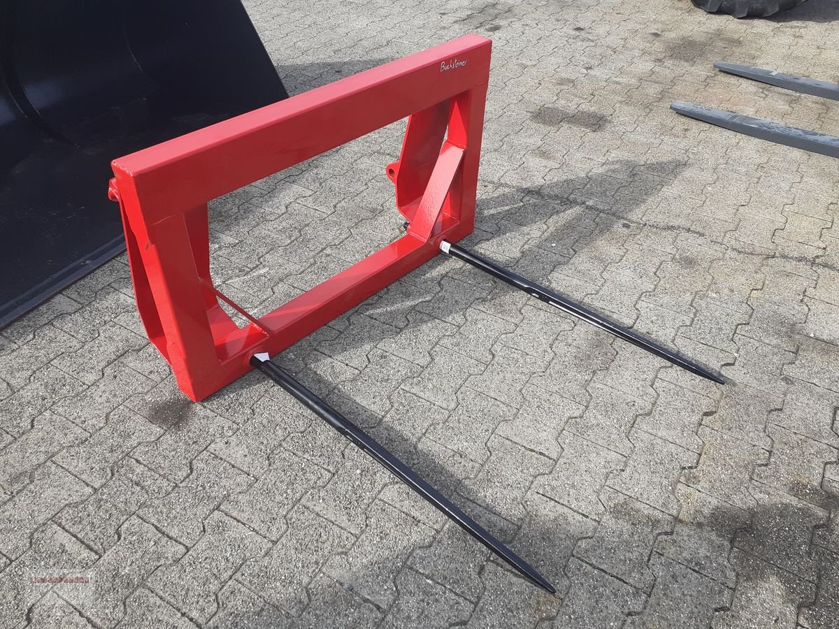 Frontladerzubehör des Typs Dominator Ballenspieß / Ballengabel mit EURO Aufnahme, Neumaschine in Tarsdorf (Bild 1)