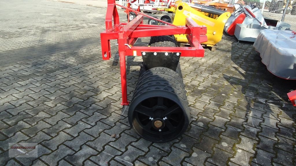 Packer & Walze des Typs Dominator Cambridgewalze 300 NEU mit Schwenkbock AKTION!!, Neumaschine in Tarsdorf (Bild 4)