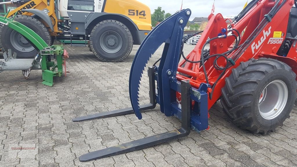 Hoflader des Typs Fuchs Holzgreifer Palettengabel mit Niederhalter hydrl, Gebrauchtmaschine in Tarsdorf (Bild 2)