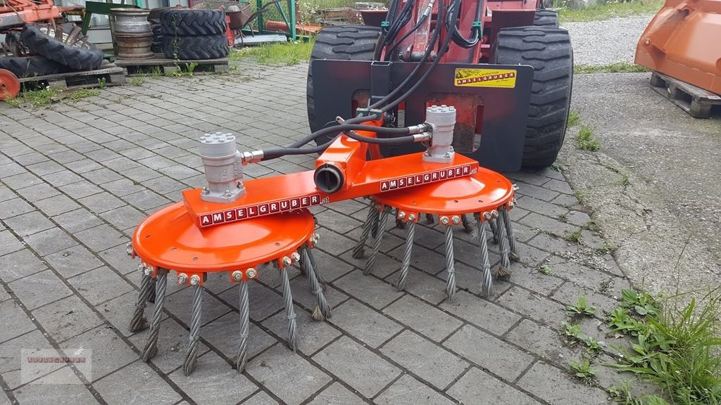 Hoflader des Typs Fuchs Wildkrautbesen 1300 DUO für Hoflader NEU!, Gebrauchtmaschine in Tarsdorf (Bild 1)