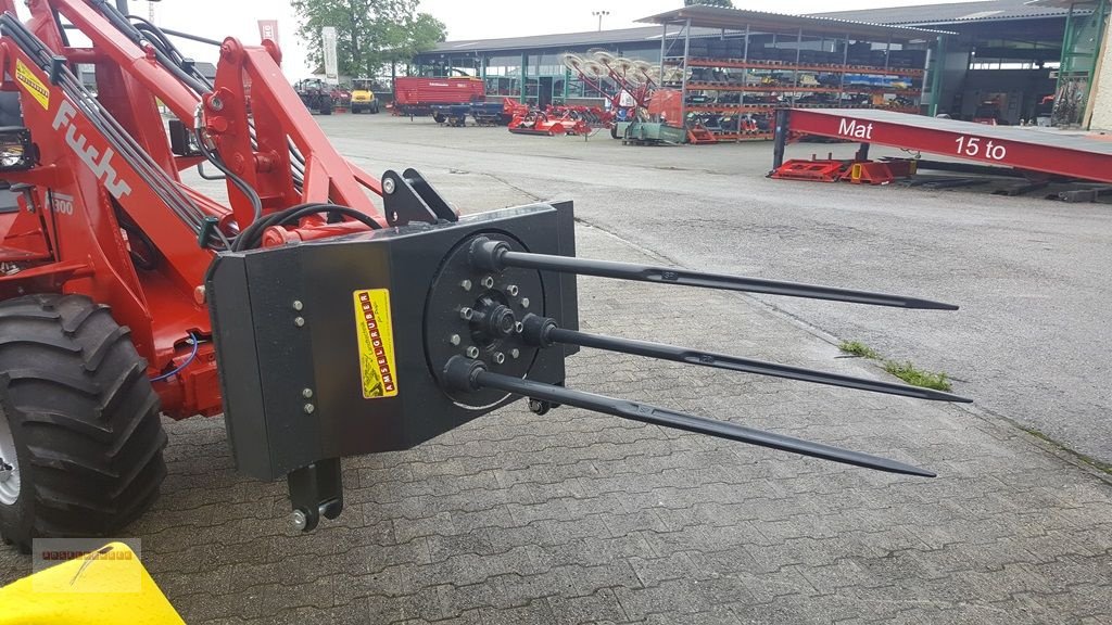 Frontladerzubehör des Typs Dominator Ballenabwickler PRO mit Euroaufnahme & Dreipunkt, Neumaschine in Tarsdorf (Bild 1)